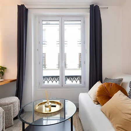 Апартаменты Cozy - Eiffel Tower - Sleeps 2p