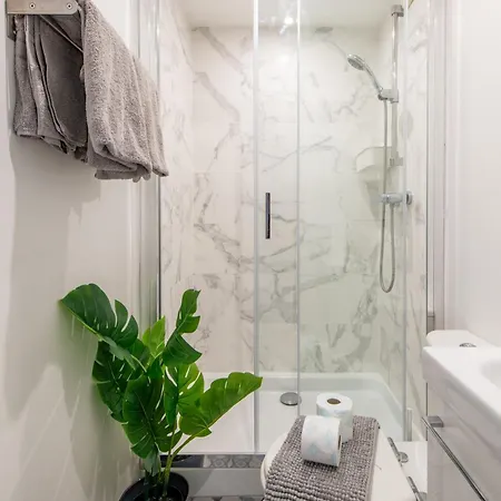 Cozy - Eiffel Tower - Sleeps 2p