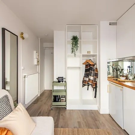 Cozy - Eiffel Tower - Sleeps 2p Апартаменты *