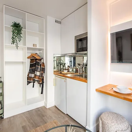Apartment Cozy - Eiffel Tower - Sleeps 2p