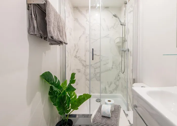 Cozy - Eiffel Tower - Sleeps 2p