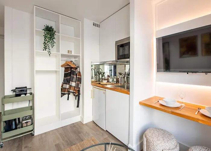 Apartment Cozy - Eiffel Tower - Sleeps 2p