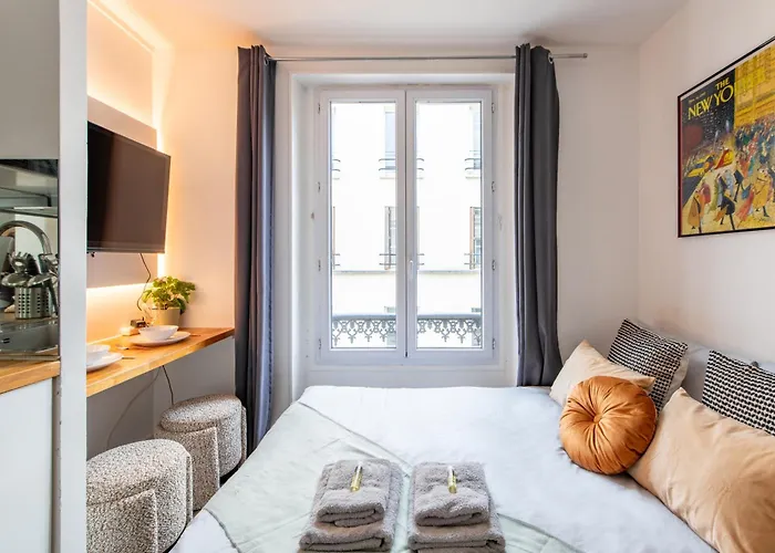 Lägenhet Cozy - Eiffel Tower - Sleeps 2p