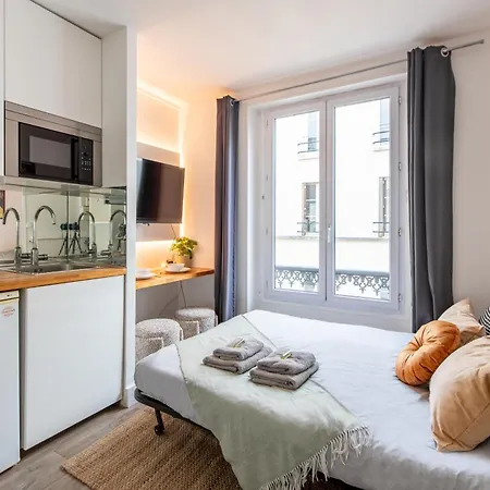 Cozy - Eiffel Tower - Sleeps 2p Апартаменты Париж